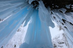 「青の神殿」米美知子